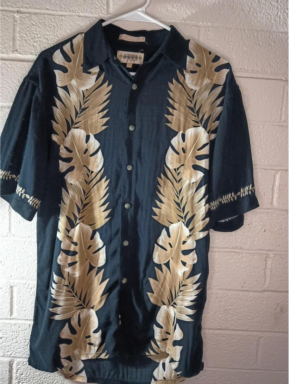 Campia Moda black short-sleeve button-up shirt featuring a beige tropical...
